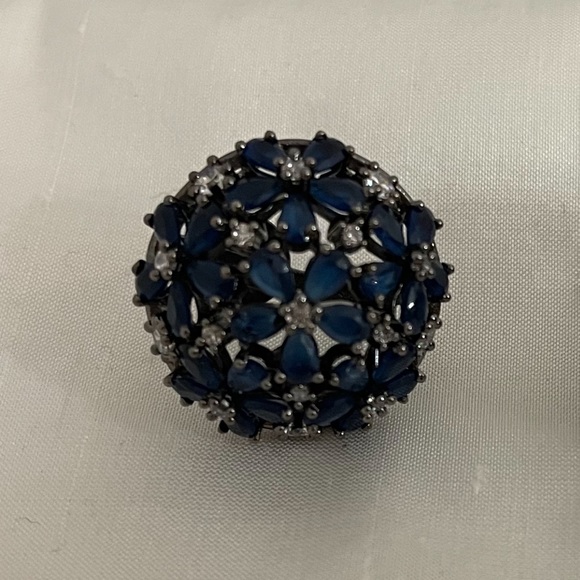 Beautiful blue & white Stone Earrings. Perfect for evenings. - Picture 2 of 5